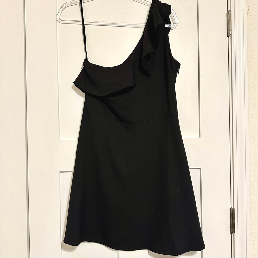 Banana Republic Black One-Shoulder Ruffle Dress • 10